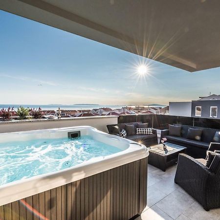 Villa Magnifica Penthouse With Jacuzzi Novalja Exterior photo