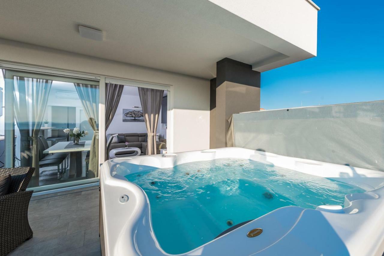 Villa Magnifica Penthouse With Jacuzzi Novalja Exterior photo